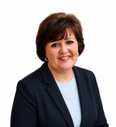 Ronelle De Jager, estate agent