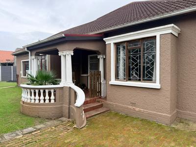 House For Sale in Boston, Bellville