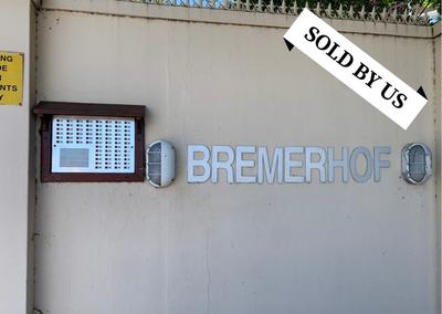 Apartment / Flat For Sale in Oostersee, Parow